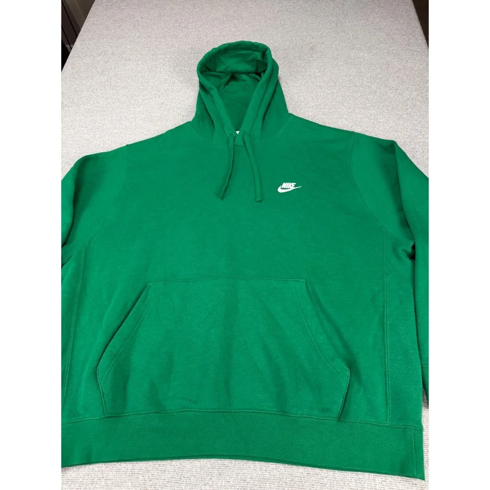 Nike sportswear club